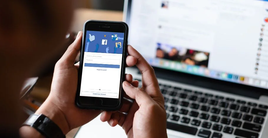 Jak sprawdzić kto odwiedza mój profil na Facebooku?