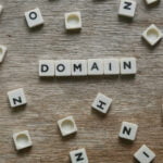 WHOIS – jak sprawdzić do kogo należy domena?