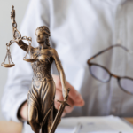 Dyrektywa Omnibus – czy czeka nas rewolucja w e-handlu? Wywiad z Piotrem Kantorowskim