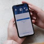 Zdjęcie w tle na Facebooku – wymiary, jak dodać i usunąć