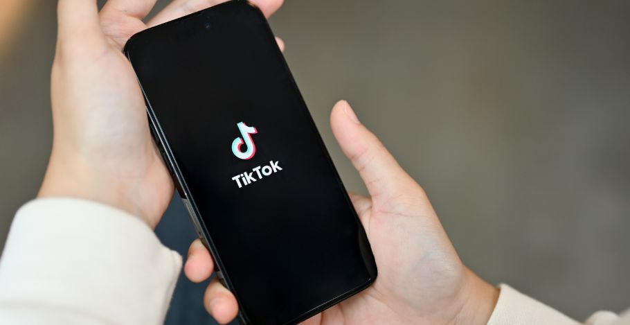 Jak TikTok zmienia zasady gry w budowaniu wizerunku marek – autentyczność zamiast perfekcji