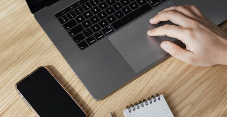 Zero Click Searches – co to jest, jak wpływa na SEO i co ma wspólnego z AI Overviews?