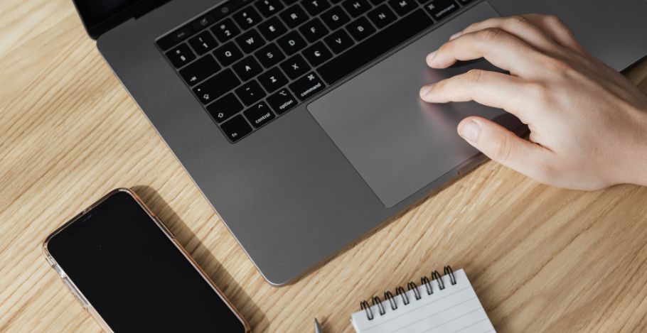 Zero Click Searches – co to jest, jak wpływa na SEO i co ma wspólnego z AI Overviews?
