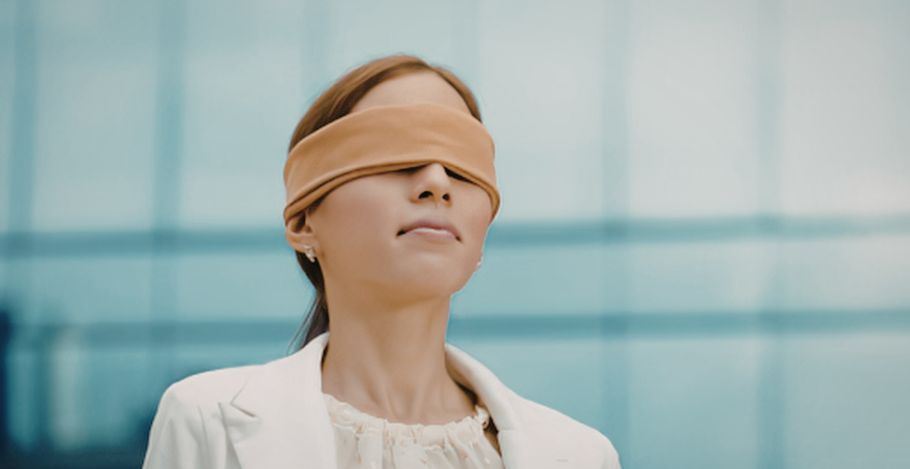 Banner blindness, czyli co to jest „ślepota banerowa” i jak wpływa na kampanie?